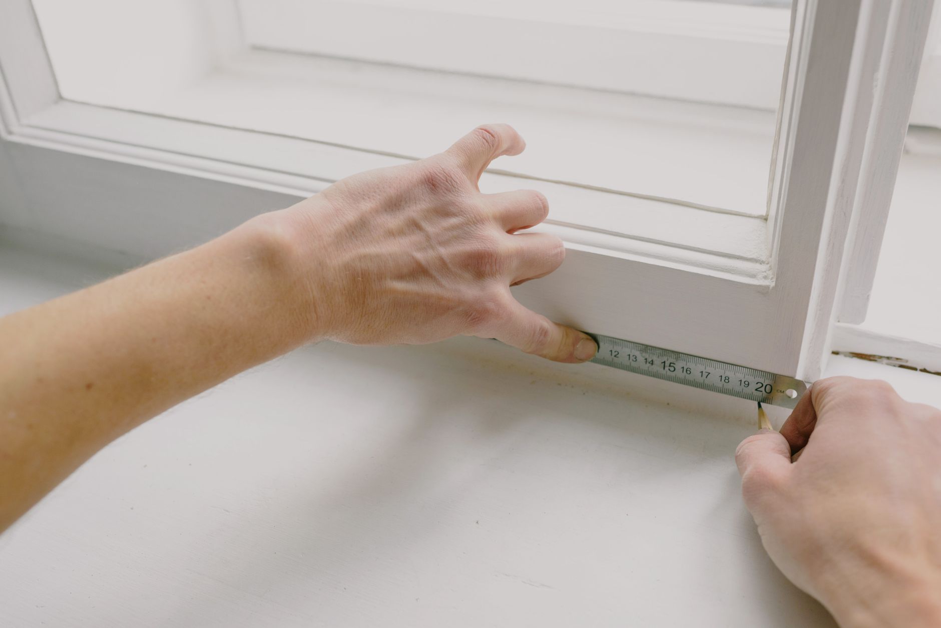 glass thickness measurement window
